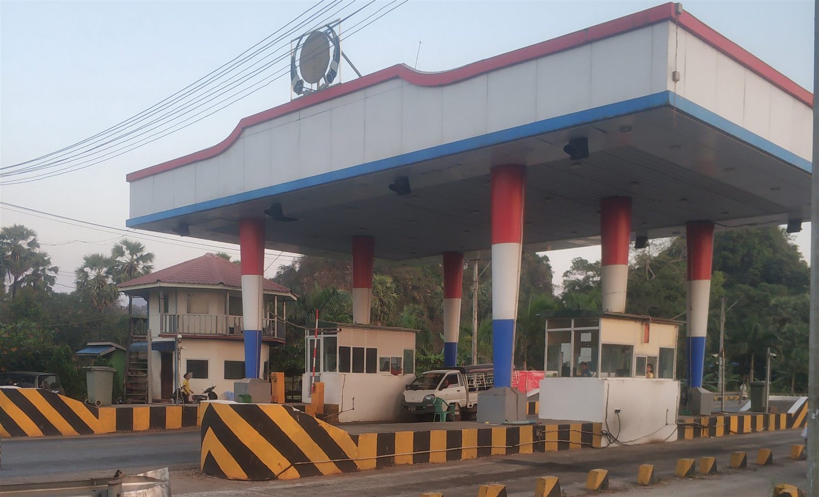Thanlwinbridge Toll Gate